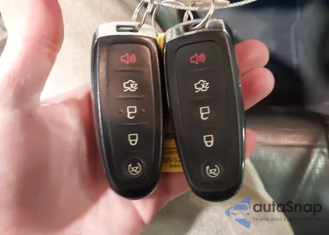 2016 Ford Taurus Limited z USA, uszkodzony, nr VIN 1FAHP2F88GG134141